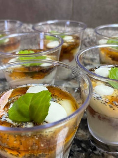 Una foto de Postre de yogurt y chocolate blanco