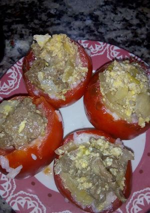 Una foto de Tomate relleno 💞😲😵