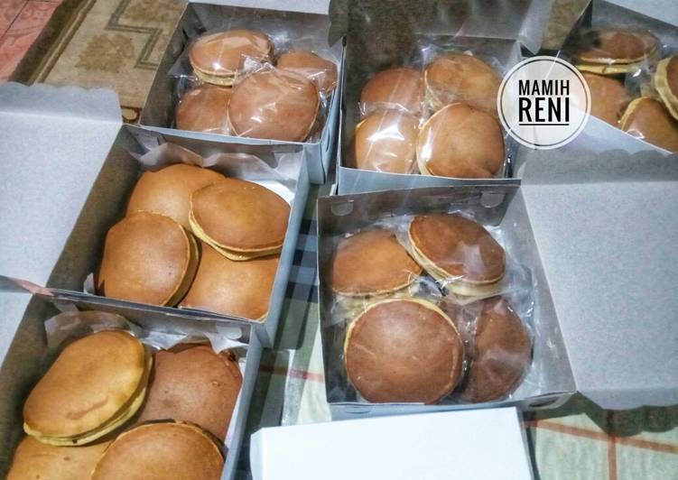 Bagaimana Menyiapkan Dorayaki yang Lezat