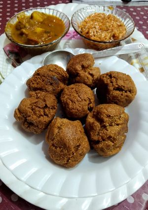 उड़ीसा के कुरकुरे खस्ता गुलगुले (orissa ke kurkure khasta gulgule recipe in Hindi) रेसिपी मुख्य फोटो