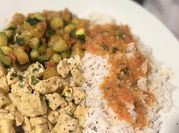 Une photo de sauté de poulet au paprika