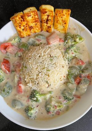 A picture of Herby Rice Bowl 🍚 With Grilled Paneer For Lunch.