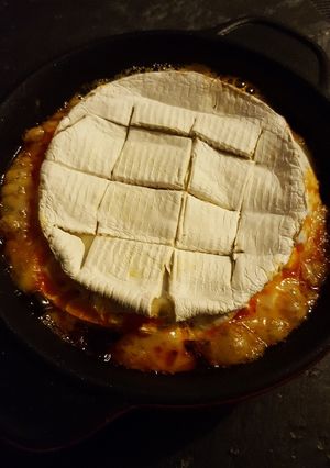 Une photo de Camembert roti chorizo/noisette