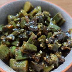 A picture of Bhindi or ladyfingers fry.