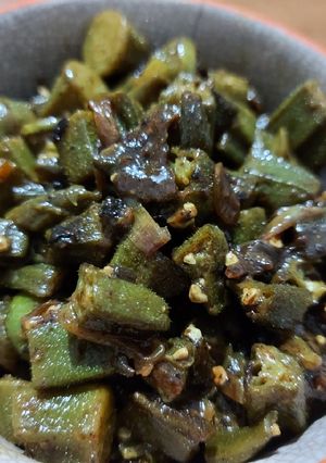 A picture of Bhindi or ladyfingers fry.