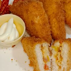 A picture of Crispy fried Mayo Chicken sandwiches 🥪.