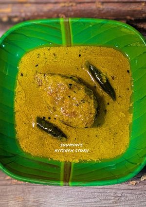A picture of Shorshe Ilish (Hilsa Fish cooked in mustard gravy).