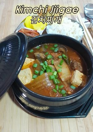 Foto resep Kimchi Jjigae (김치찌개)