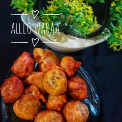 A picture of Aloo wara.
