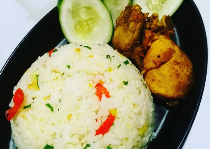 25. Nasi Daun Jeruk Pedas Ayam Goreng