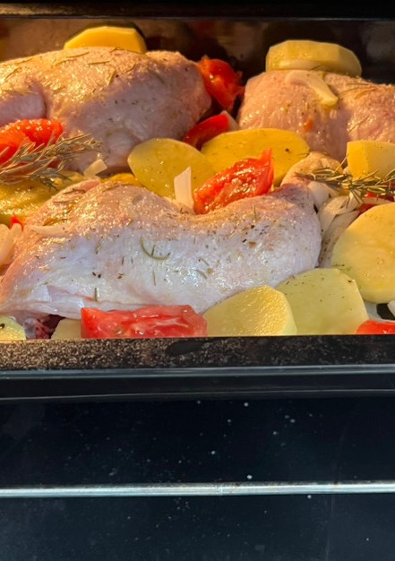 Una foto de Asado de muslo y contramuslo de pollo