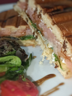Una foto de Tosta de salmón