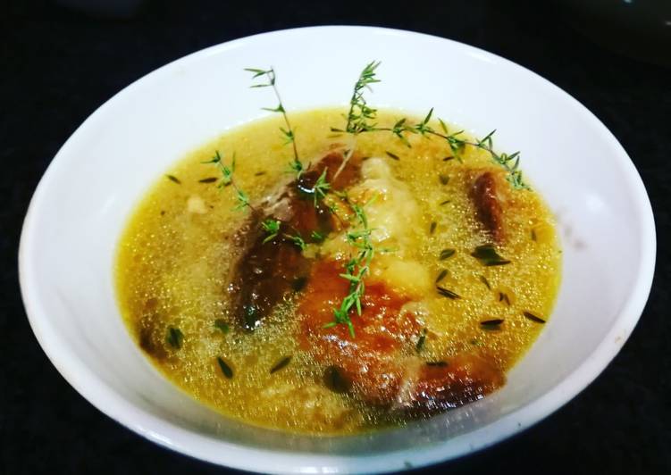 Sopa de tomillo fresco