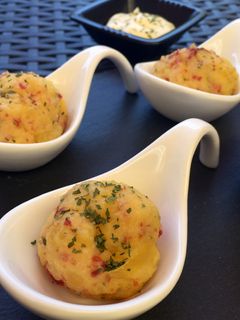 Una foto de Bolitas de patata y jamón