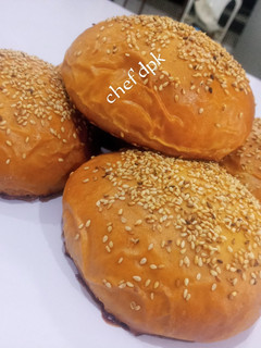 A picture of Burger buns.