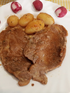 Foto principal de Filetes de cabeza de cerdo con papas al horno estilo BBQ
