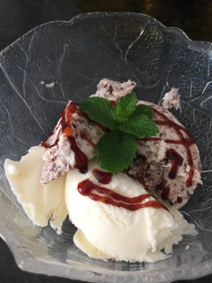 Una foto de Helado casero de vainilla y stracciatella 🍃