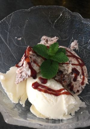 Una foto de Helado casero de vainilla y stracciatella 🍃
