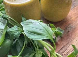 Une photo de 🍶🧉Gazpacho melon 🍈concombre 🥒basilic🍃