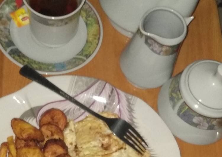 Fried potatoes, plantain,egg n tea