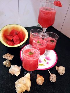 তরমুজ পুদিনা ঠান্ডাই /শরবত (tarmuj pudina thandai recipe in Bengali) রেসিপির প্রধান ছবি