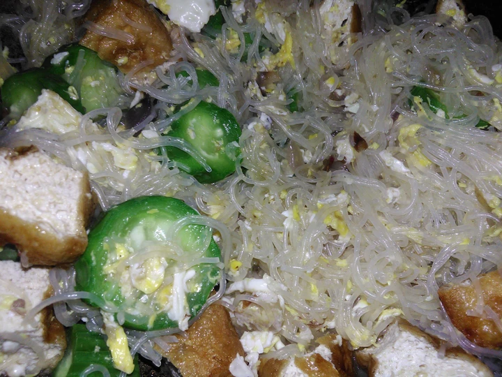 Cara Mudah Menyiapkan Resep TUmis bihun sayur oyong yang Lezat Anti Ribet, Uenak Banget