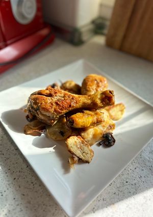 Foto principal de Pollo a la mostaza y miel con patatas a las hierbas