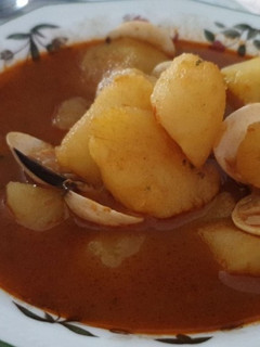 Una foto de Patatas guisadas con almejas