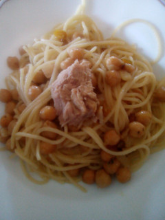 Una foto de Espaguetis con garbanzos