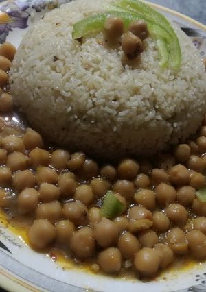 A picture of Zeera rice with chana salan😊.