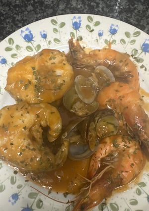 Una foto de 640. Merluza a la marinera (principal pescado)
