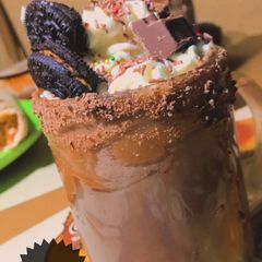 A picture of Oreo freak shake.