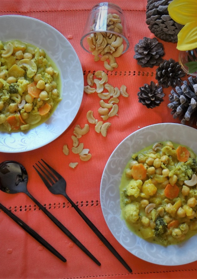 Una foto de Curry de garbanzos, mango y verduritas