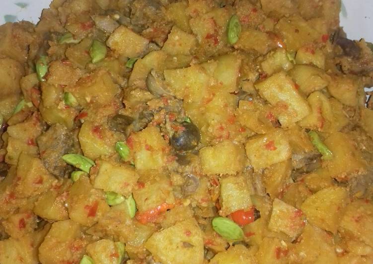 Bagaimana Membuat Sambal goreng kentang ati ampela pete, Lezat