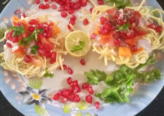 Indian street food crispy noodles Bhel