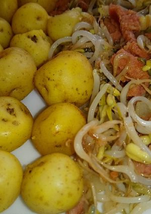 Una foto de Raices chinas con chorizo y papa