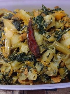 কলমিশাকের ঘন্ট (kalmi saager ghonto recipe in Bengali) রেসিপির প্রধান ছবি