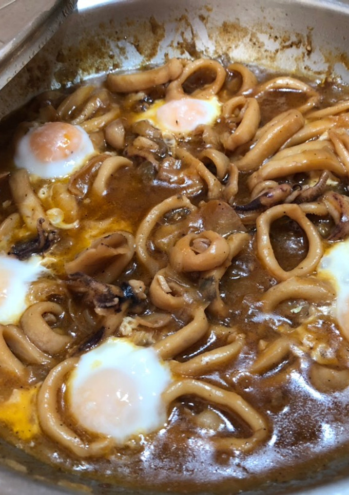 Una foto de Calamares en salsa