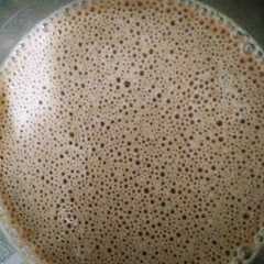 Una foto de Licuado de frutas y chocolate vegan 🌹🐩