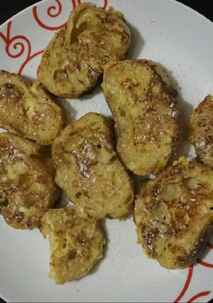 A picture of French Toast.