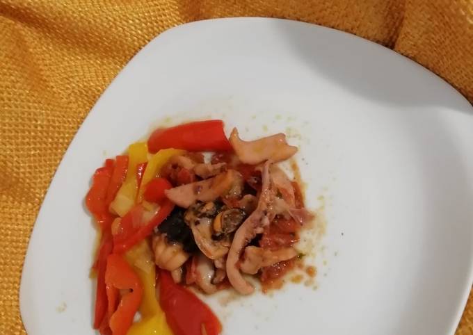 Come a Fai Qualsiasi notte della settimana Zuppa al profumo di mare e peperoni in agrodolce