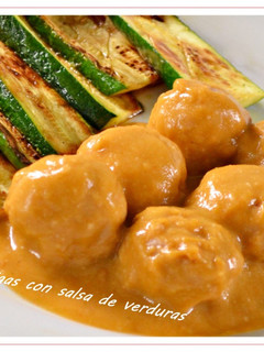 Una foto de Albóndigas con salsa de verduras. (a Thermomix)
