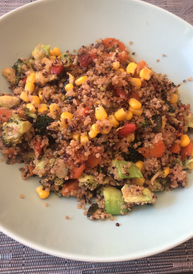 Una foto de Quinoa con verduritas