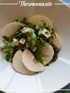 Una foto de Ensalada de pera al pesto de menta con Thermomix
