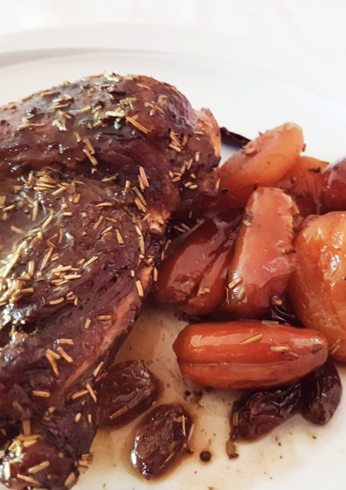 Una foto de Carrilleras con frutos secos al moscatel