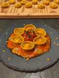 Tortelloni alla curcuma mandorle e Golden Milk