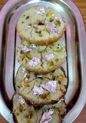ब्रेड मावा घेवर (Bread ghever recipe in Hindi) रेसिपी मुख्य फोटो