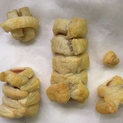 A picture of Sausage braid rolls-basic.