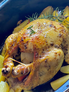 Una foto de Pollo al horno súper sabroso y fácil de hacer