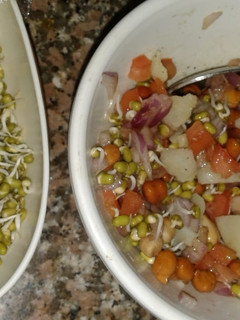 स्प्राउट की चाट (sprout chat recipe in hindi) रेसिपी मुख्य फोटो
